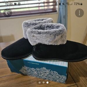 Skechers Cozy Campfire Slipper Boots with Faux Fur -  size 7